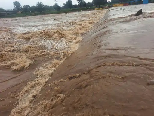 लगातार हो रही बारिश से रामानुजगंज की जीवनदायिनी कन्हर नदी उफान पर, मौसम विभाग ने जारी किया अलर्ट