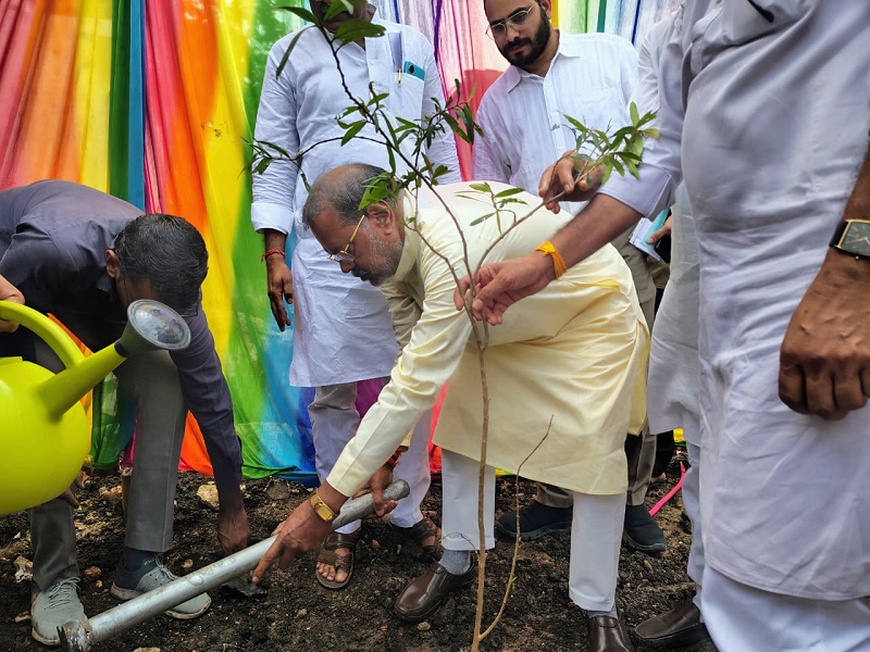 सेवा पखवाड़ा के शुभारंभ पर मंत्री नारायण सिंह कुशवाह ने किया पौध-रोपण