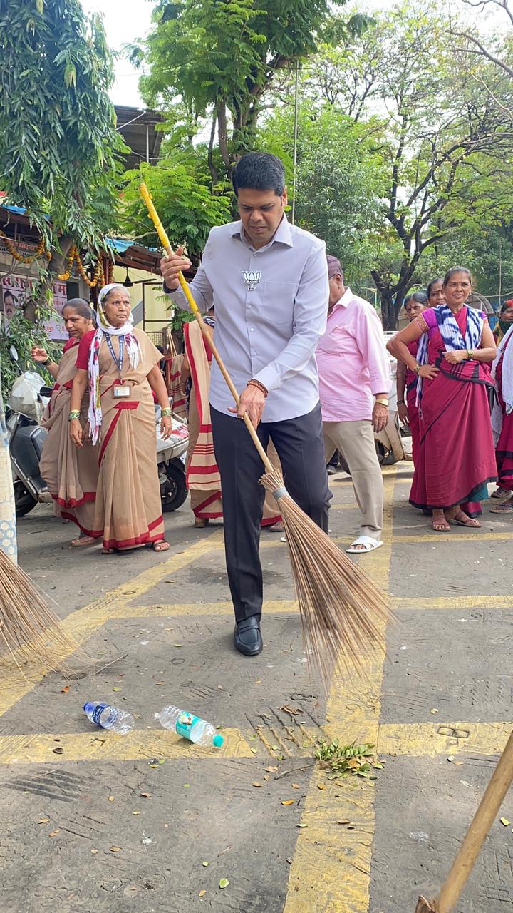 Bjp started cleaning drive Thane East Bjp started cleaning drive Thane East