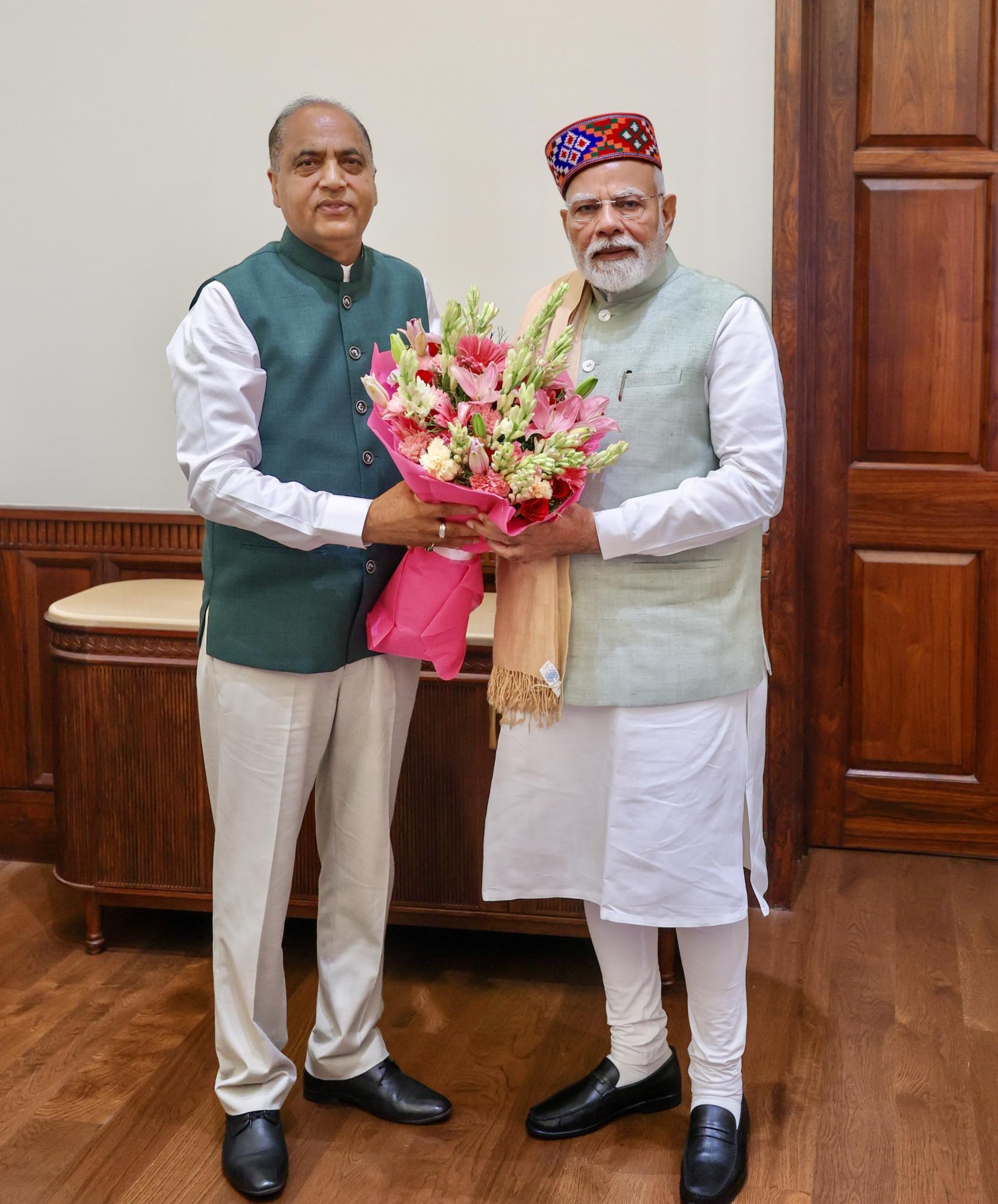 जय राम ठाकुर और प्रधानमंत्री नरेंद्र मोदी। जय राम ठाकुर और प्रधानमंत्री नरेंद्र मोदी।