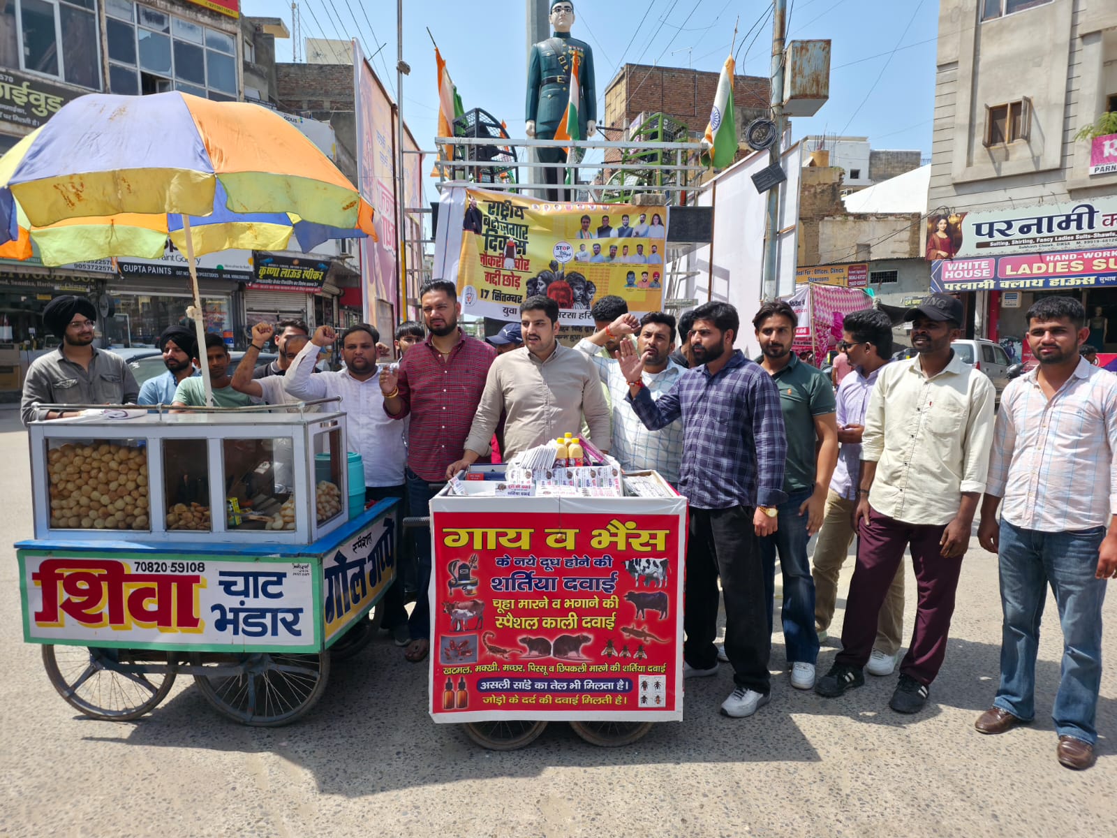 शहर में रेहडिय़ां लगाकर सरकार के खिलाफ रोष जाहिर करते यूथ कांग्रेस के सदस्य।