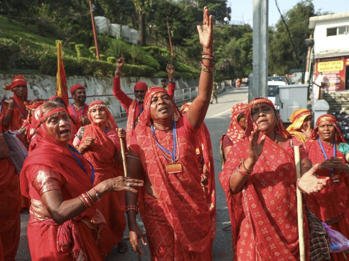 वैष्णो देवी तीर्थयात्रा 22 दिनों के विराम के बाद शुरू हुई तीर्थयात्रा खराब मौसम के कारण फिर से रुकी