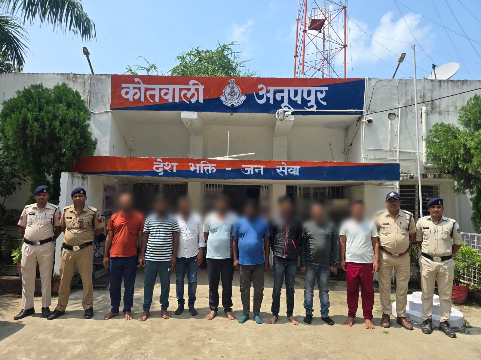 गिरफ्तार आराेपी गिरफ्तार आराेपी