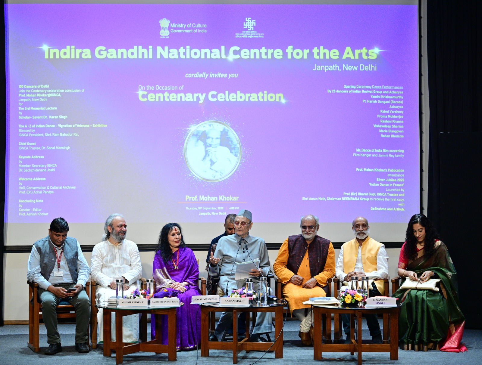 इंदिरा गांधी राष्ट्रीय कला केंद्र में भारतीय नृत्य इतिहास के अग्रदूत प्रो. मोहन खोखर के जन्मशताब्दी वर्ष पर विशेष कार्यक्रम व्याख्यान देते डॉ. कर्ण सिंह