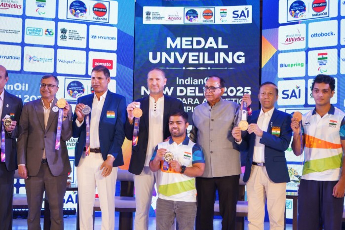 मेडल अनावरण कार्यक्रम में भारतीय पैरा एथलीट और अधिकारी मेडल अनावरण कार्यक्रम में भारतीय पैरा एथलीट और अधिकारी