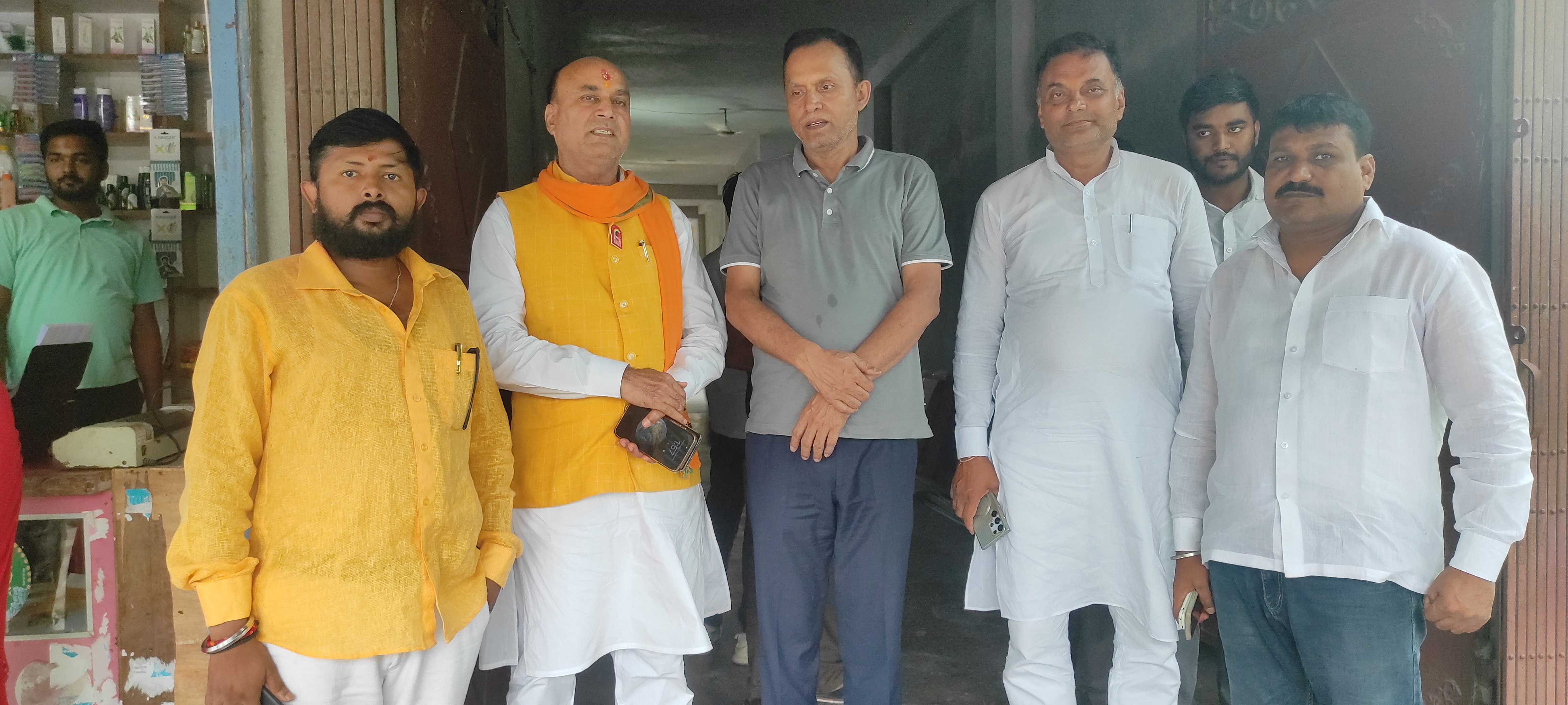 अररिया फोटो:विधायक के साथ विधान पार्षद