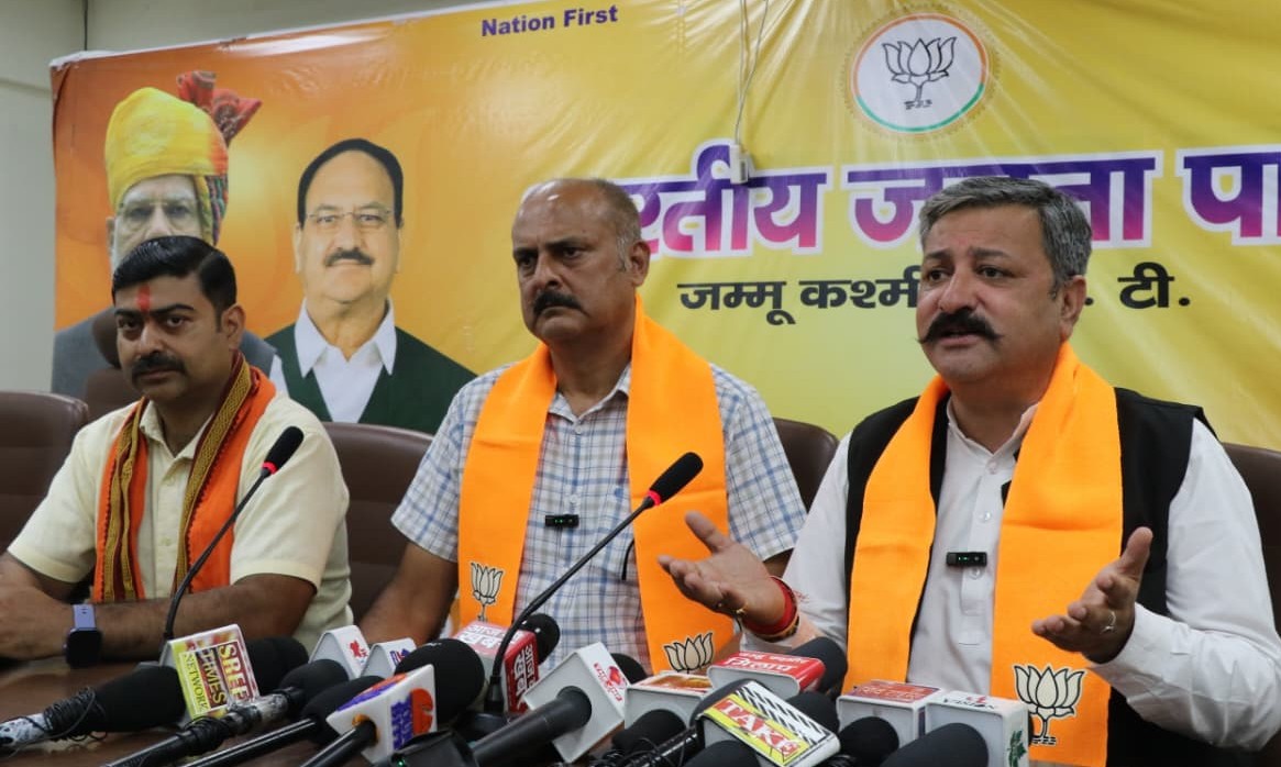 भाजपा ने उमर सरकार से घनी आबादी वाले जम्मू और श्रीनगर शहरों में नई आवासीय कॉलोनियों की मांग की