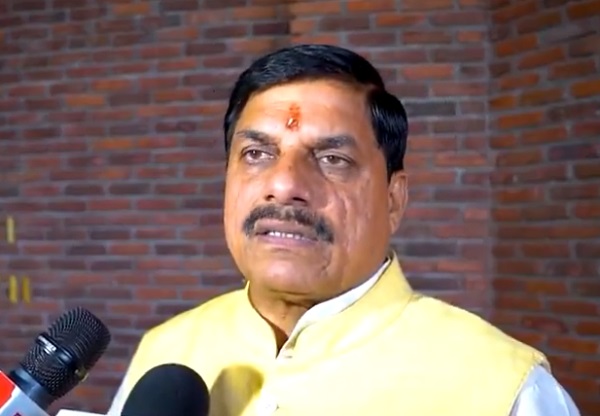 मीडिया से बातचीत करते हुए मुख्यमंत्री डॉ. मोहन यादव मीडिया से बातचीत करते हुए मुख्यमंत्री डॉ. मोहन यादव