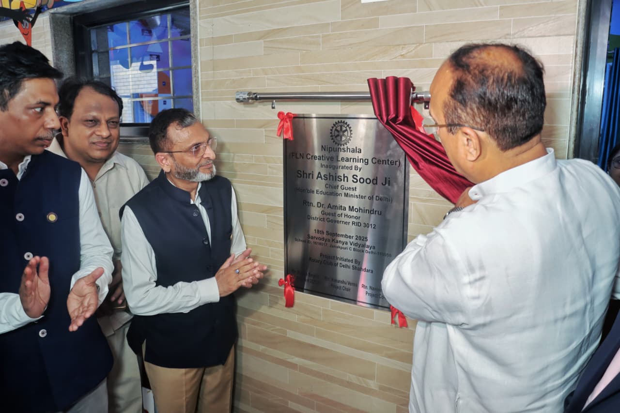 जनकपुरी के सर्वोदय कन्या विद्यालय सी-3 नंबर 1 में ‘निपुण शाला’ का लोकार्पण करते दिल्ली के शिक्षा मंत्री आशीष सूद