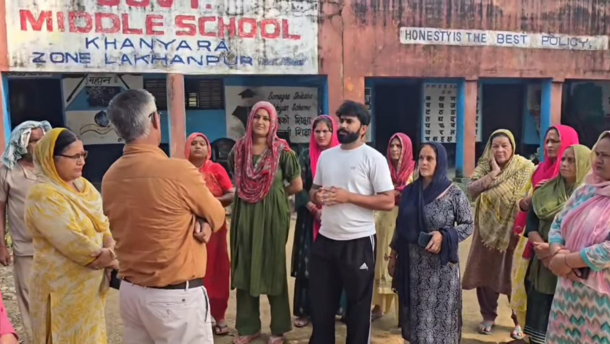 Government Middle School Khaniyara building declared unsafe, parents express concern over children's future
