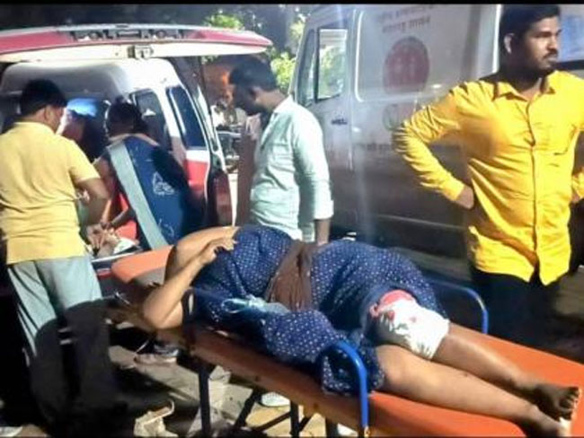 फोटो: बुलढ़ाना में सडक़ दुर्घटना में घायलों को अस्पताल ले जा रही एंबुलेंस फोटो: बुलढ़ाना में सडक़ दुर्घटना में घायलों को अस्पताल ले जा रही एंबुलेंस