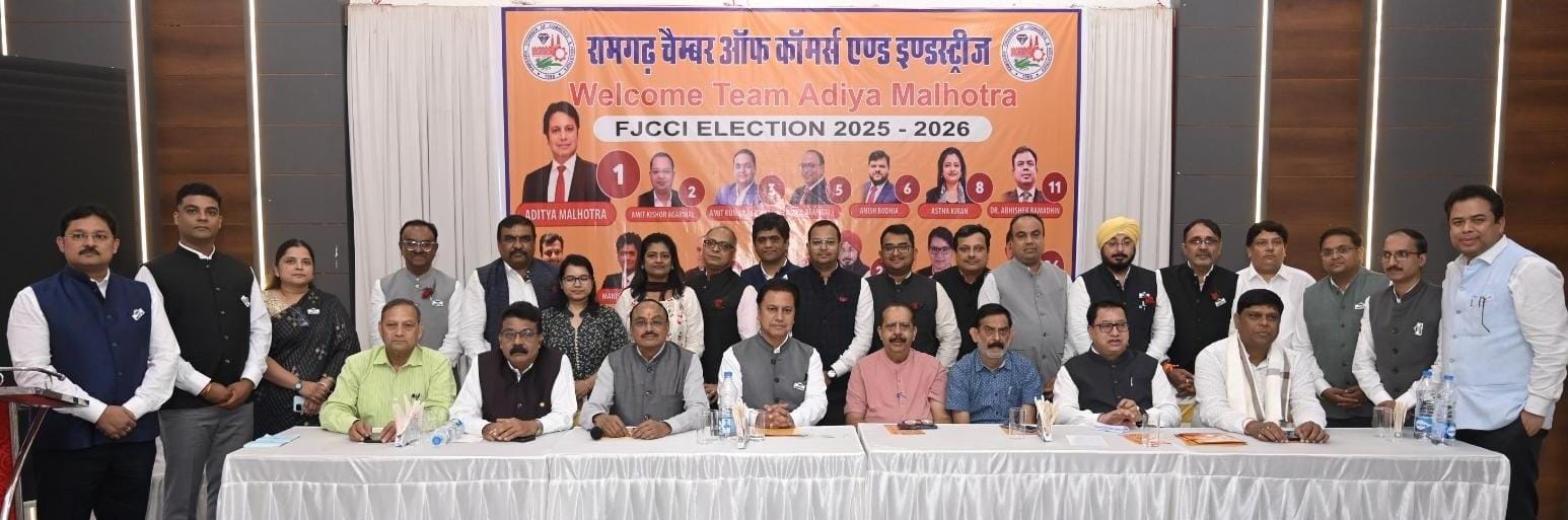 व्‍यापारियों के साथ आदित्‍य मलहोत्रा समेत टीम के अन्‍य सदस्‍य पदाधिकारीगण