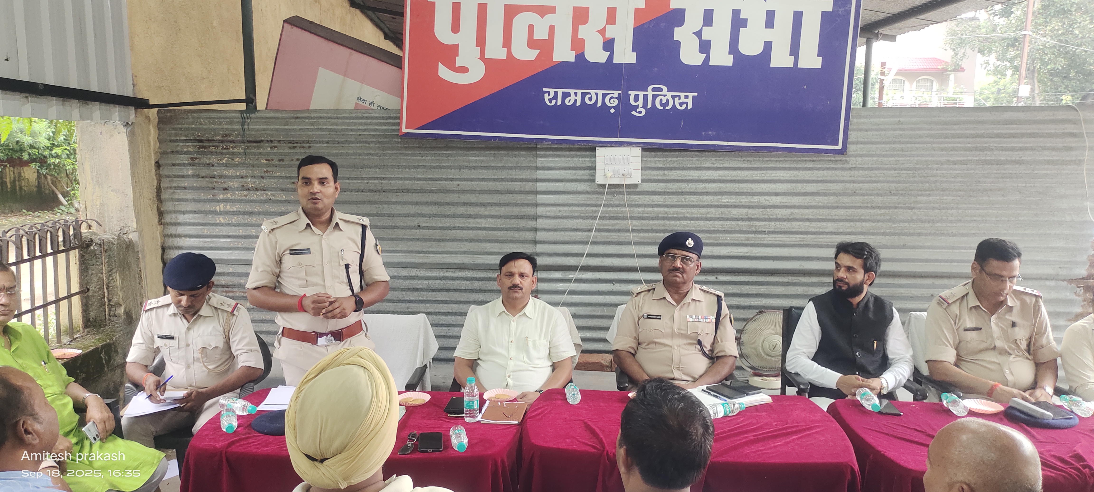 बैठक में शामिल अधिकारी