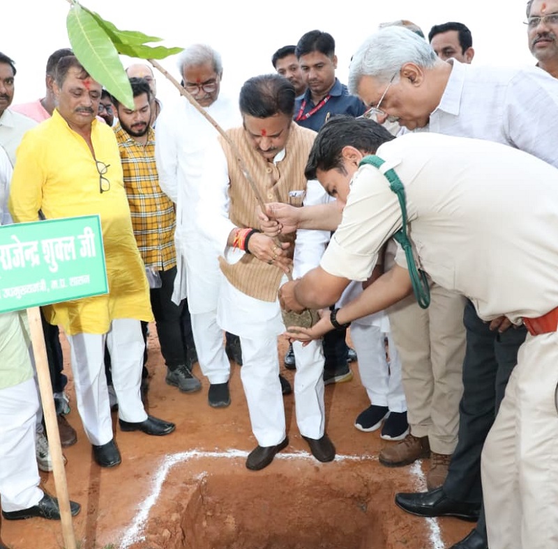हिनौती गौधाम में हुआ वृहद वृक्षारोपण