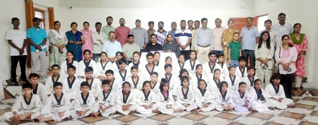 कलर बेल्ट परीक्षा में उत्तीर्ण प्रतिभागी