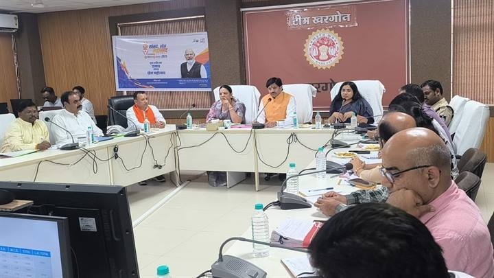 सांसद खेल महोत्सव के आयोजन की समीक्षा बैठक सांसद खेल महोत्सव के आयोजन की समीक्षा बैठक