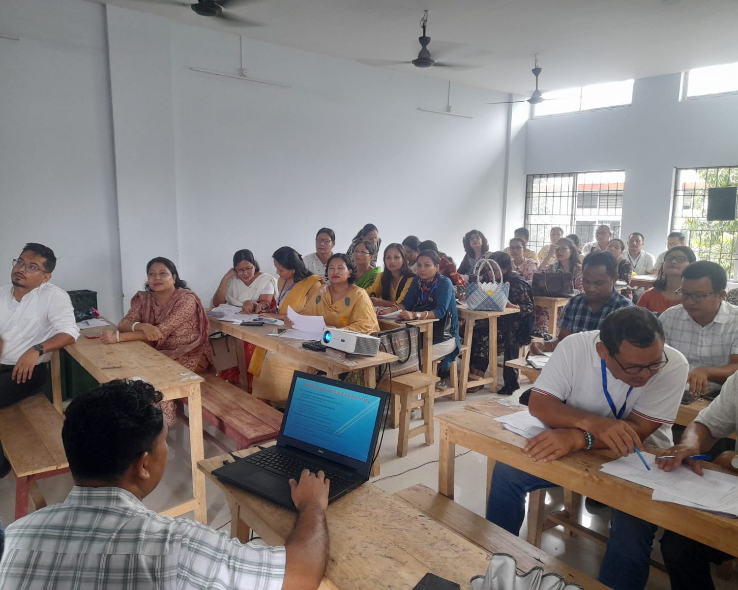कोकराझार में गणना एवं निर्वाचन कर्मियों के लिए प्रशिक्षण कार्यक्रम।