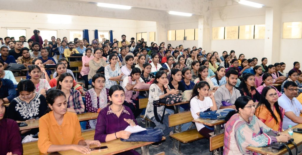 विश्विवीद्यालय के शिक्षकों को अपने छात्रों को जीवन में असफलता का सामना कैसे करें, यह जरूर सिखाना चाहिए : प्रो राजवंत राव*