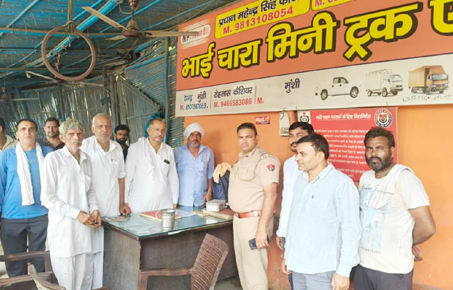 सोनीपत: ट्रैफिक थाना मुरथल प्रभारी निरीक्षक कर्मबीर सिंह ने बहालगढ़ में टैम्पो चालकों जानकारी देते हुए सोनीपत: ट्रैफिक थाना मुरथल प्रभारी निरीक्षक कर्मबीर सिंह ने बहालगढ़ में टैम्पो चालकों जानकारी देते हुए
