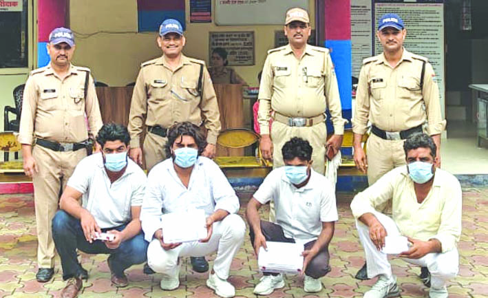 पुलिस गिरफ्त में आरोपित