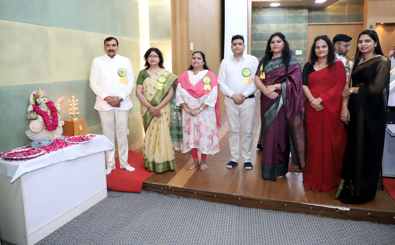 विश्व ऑजोन सप्ताह के उपलक्ष्य पर आयोजित सेमिनार का उद्घाटन करते कुलपति प्रो. नरसी राम बिश्नोई।