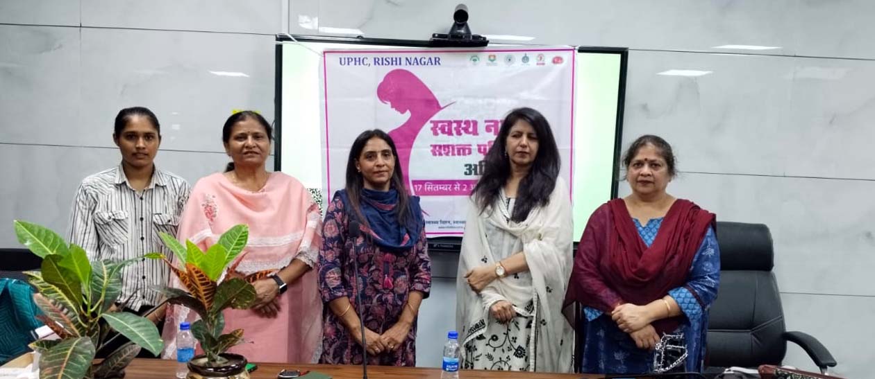 कार्यक्रम में अतिथियों का स्वागत करते आयोजक। कार्यक्रम में अतिथियों का स्वागत करते आयोजक।
