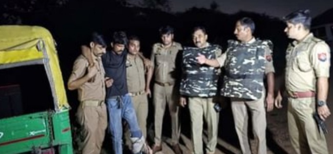 मुठभेड़ में घायल मोबाइल लुटेरा ऑटो चालक मुठभेड़ में घायल मोबाइल लुटेरा ऑटो चालक