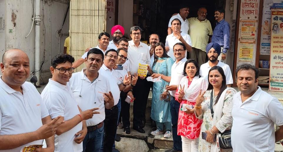 व्यापारियों संग वार्ता करते तुलसी टीम व्यापारियों संग वार्ता करते तुलसी टीम