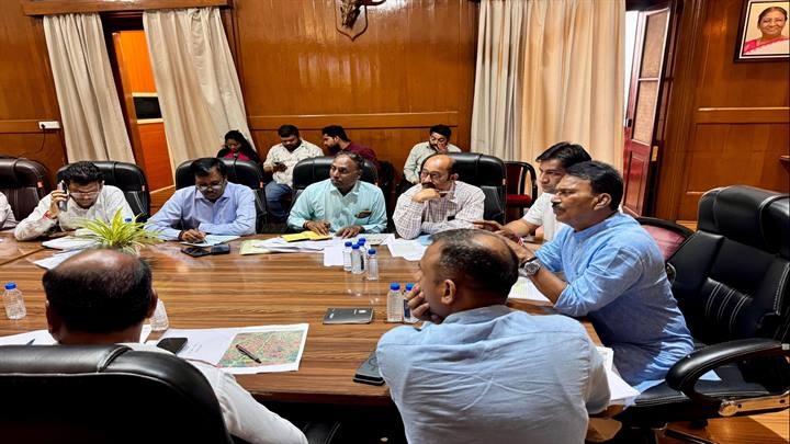 मंत्री सिलावट ने की निर्माणाधीन सड़कों, पुल, पुलियाओं आदि की प्रगति की समीक्षा मंत्री सिलावट ने की निर्माणाधीन सड़कों, पुल, पुलियाओं आदि की प्रगति की समीक्षा
