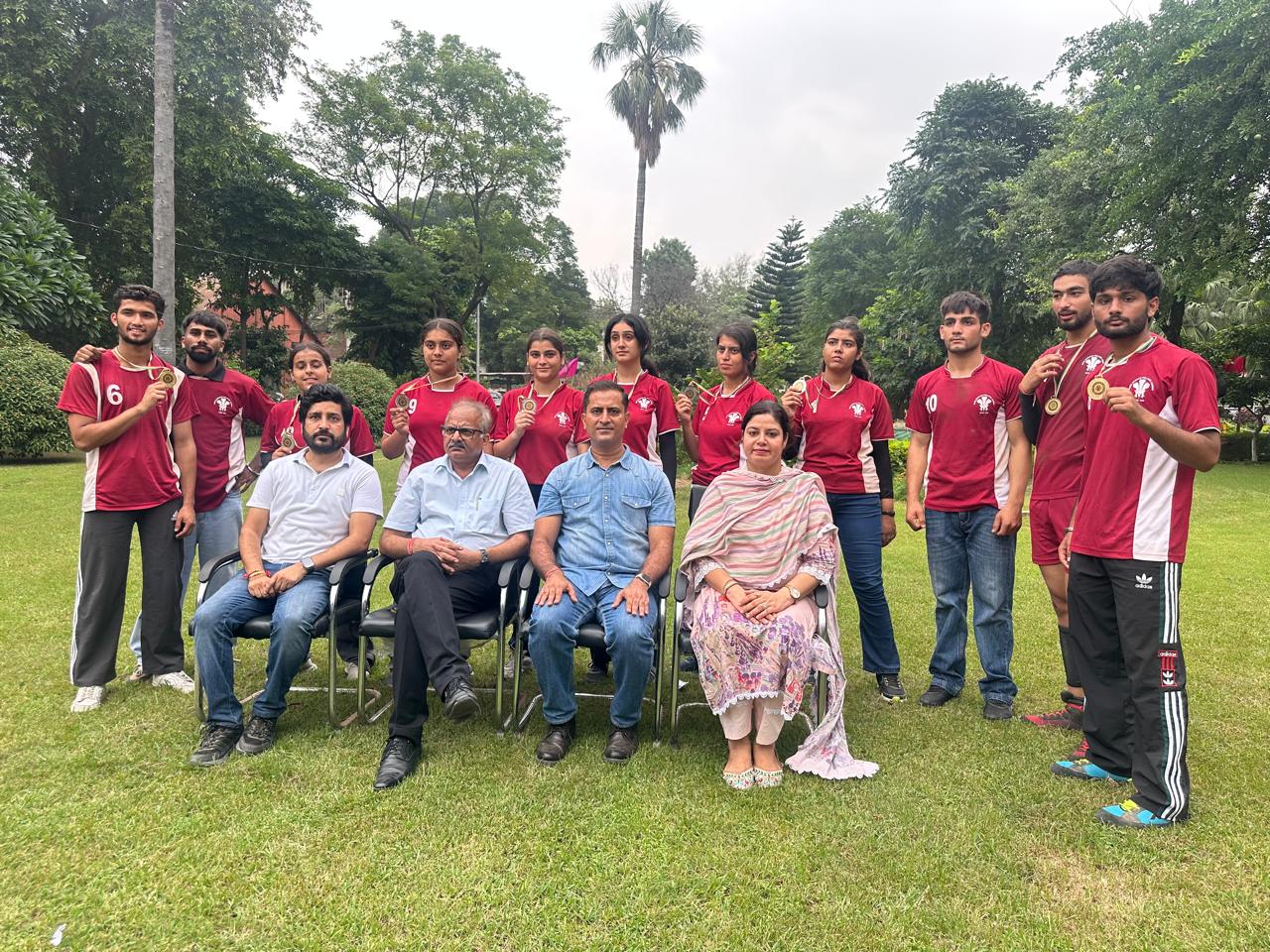 इंटर-कॉलेजिएट कबड्डी टूर्नामेंट सम्पन्न, जीजीएम साइंस कॉलेज का रहा जलवा इंटर-कॉलेजिएट कबड्डी टूर्नामेंट सम्पन्न, जीजीएम साइंस कॉलेज का रहा जलवा