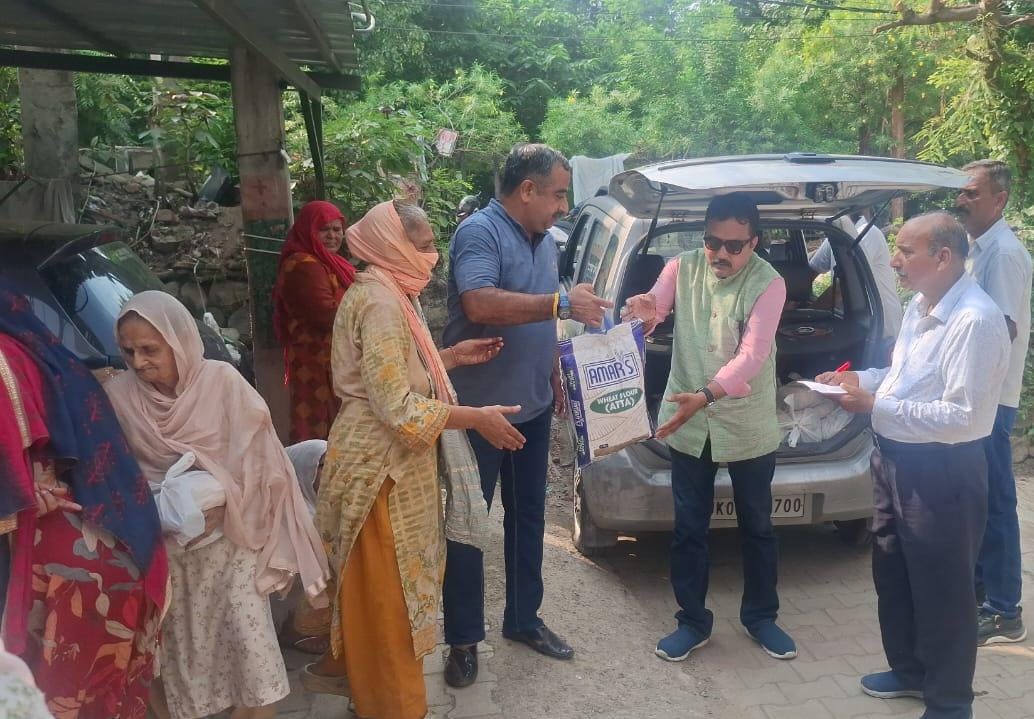 बाढ़ प्रभावित इलाकों का दौरा किया, स्थानीय समस्याओं से अवगत हुए एनसी नेता