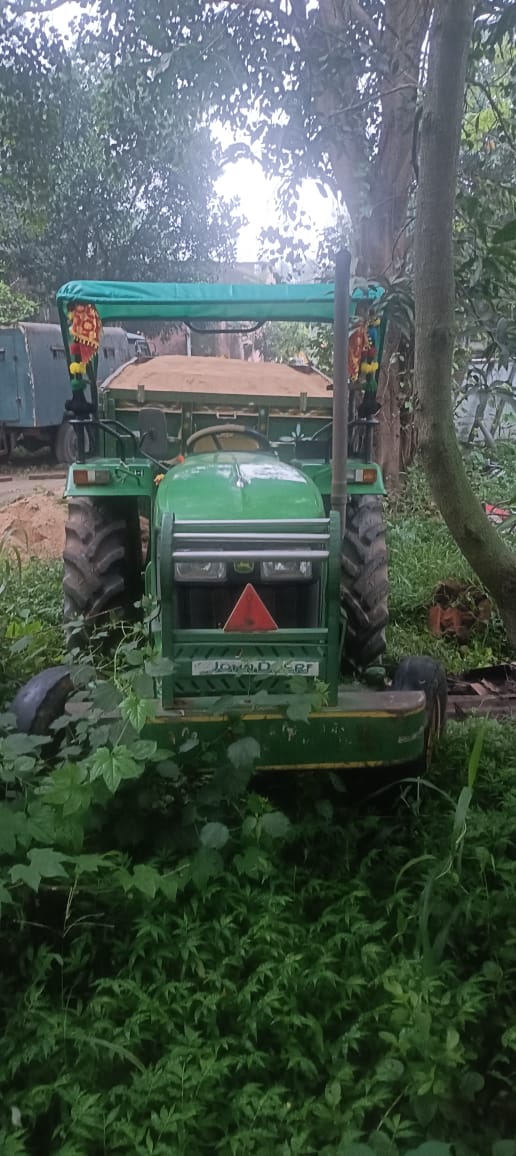 जब्त ट्रैक्टर