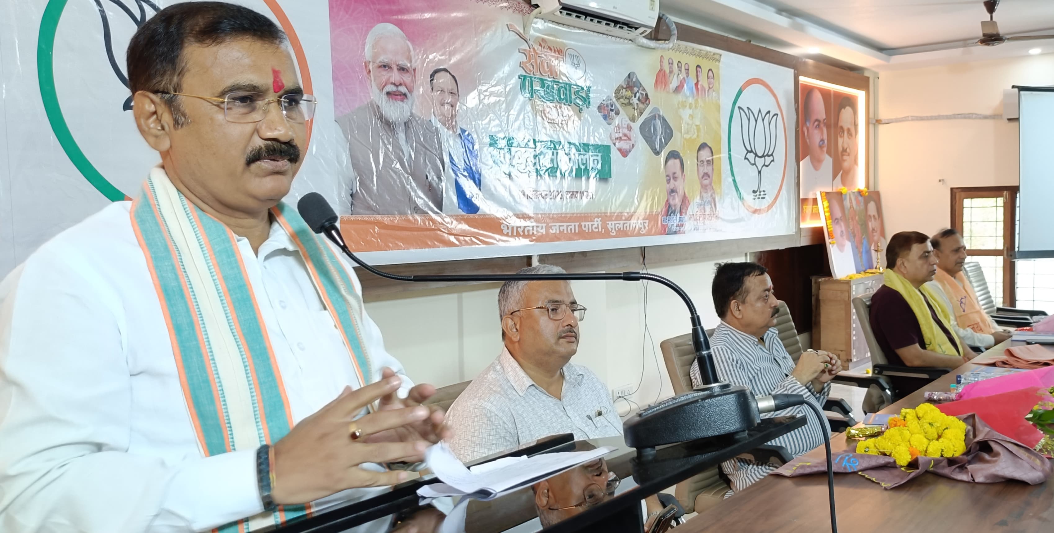 संबोधित करते हुए दिलीप पटेल