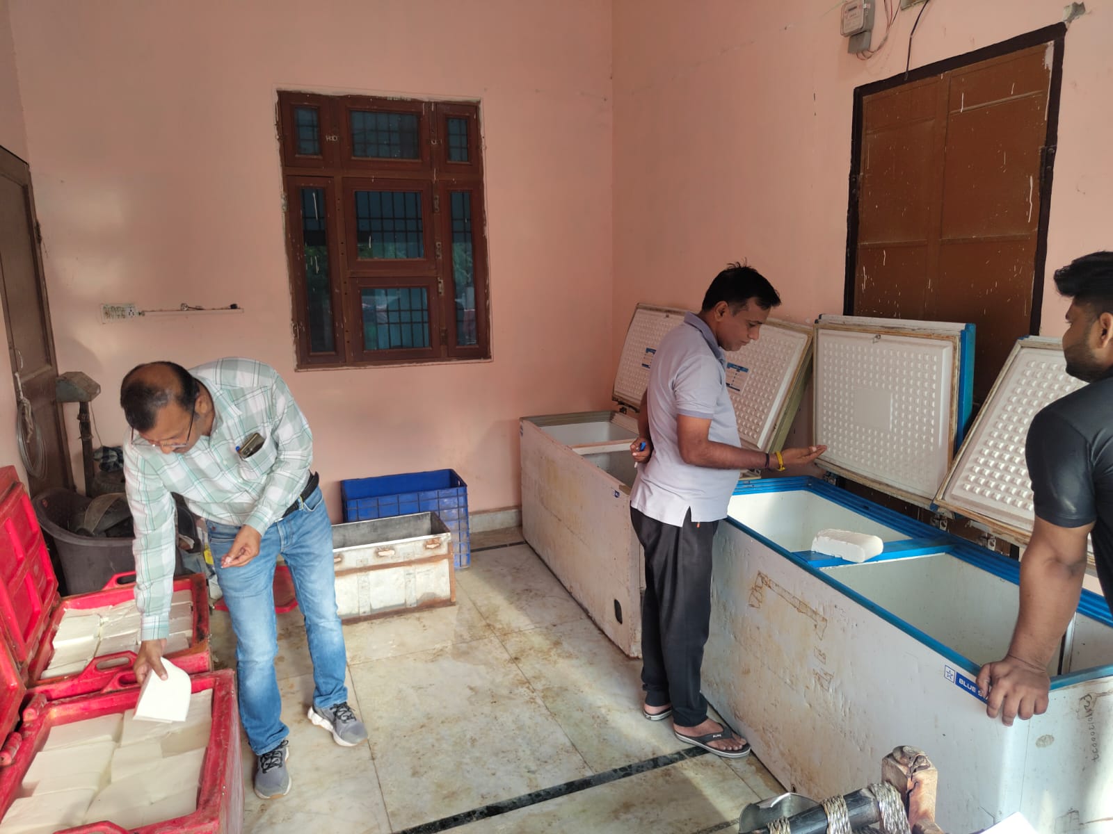स्वास्थ्य विभाग टीम ने करवाया  800 किलो मिलावटी पनीर नष्ट
