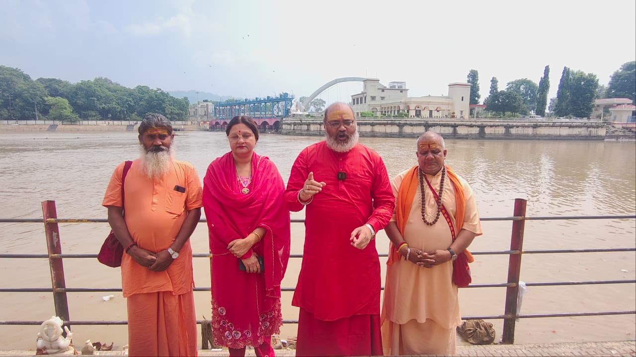 संतो के साथ यदि नरसिंह आनंद संतो के साथ यदि नरसिंह आनंद