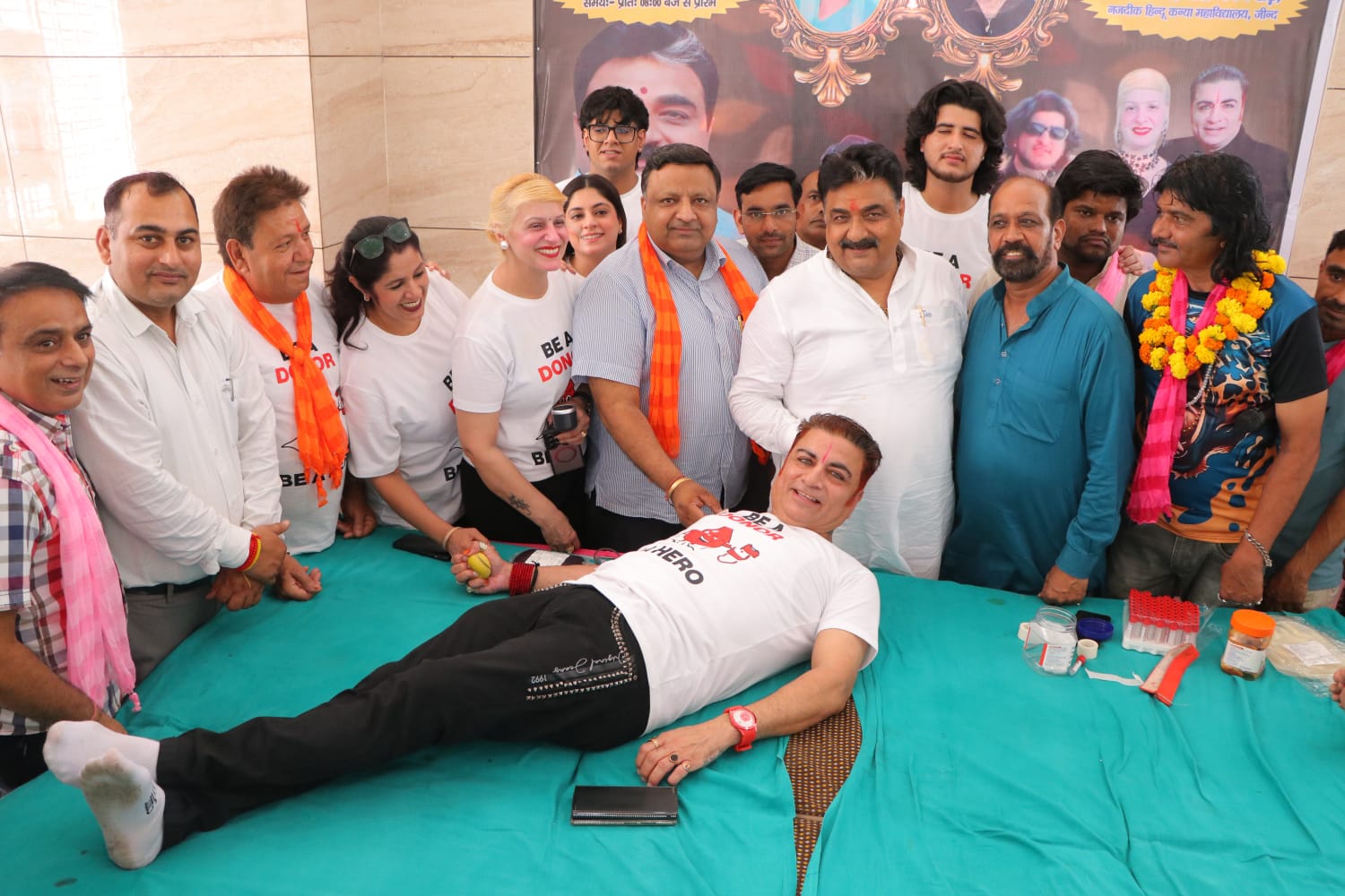 रक्तदाताओं की हौंसलाअफजाही करते हुए डिप्टी स्पीकर डा. कृष्ण मिड्ढा। रक्तदाताओं की हौंसलाअफजाही करते हुए डिप्टी स्पीकर डा. कृष्ण मिड्ढा।
