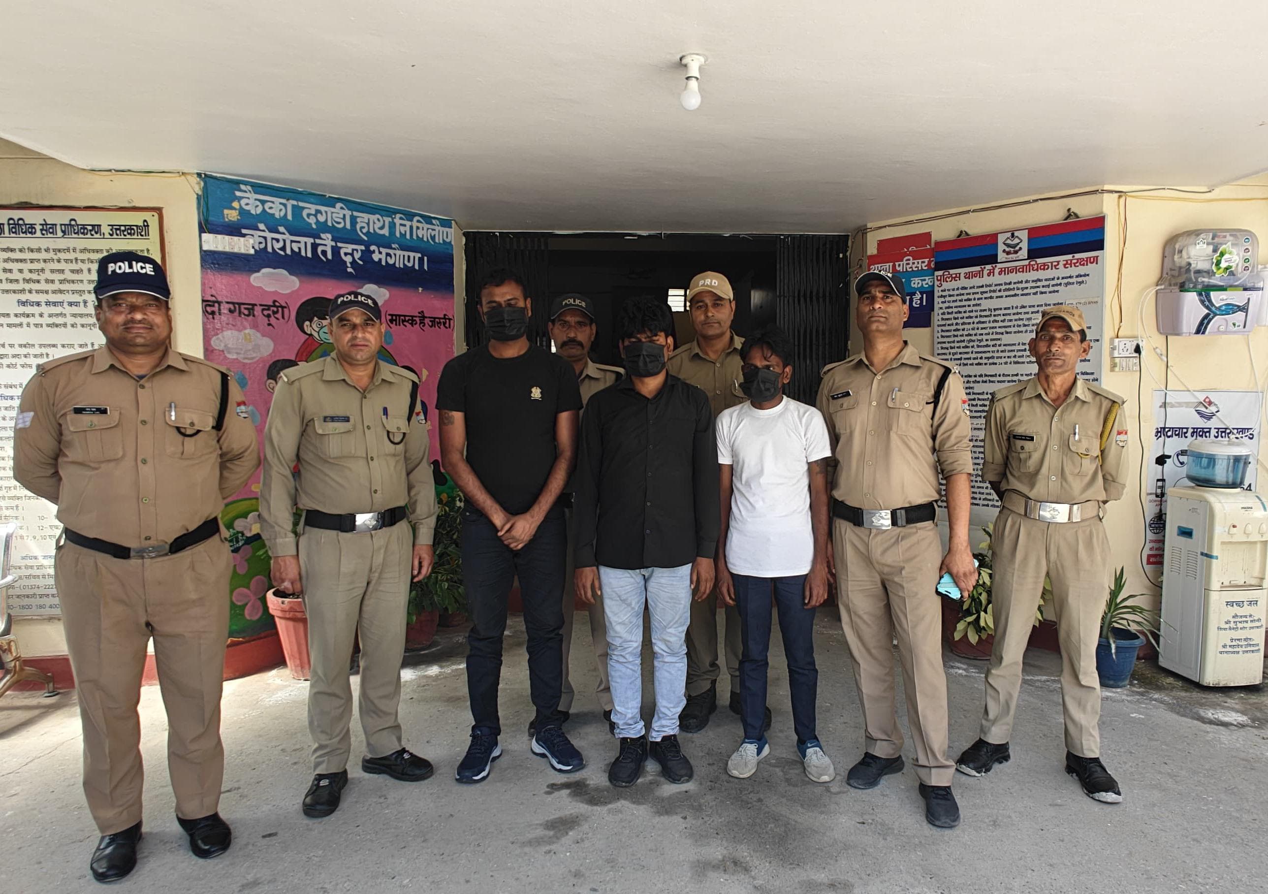 धोखाधड़ी के मामले में पुलिस ने किया गिरफतार