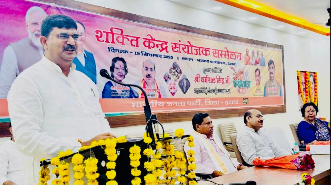 भाजपा कार्यकर्ताओं को संबोधित करते धर्मपाल सिंह
