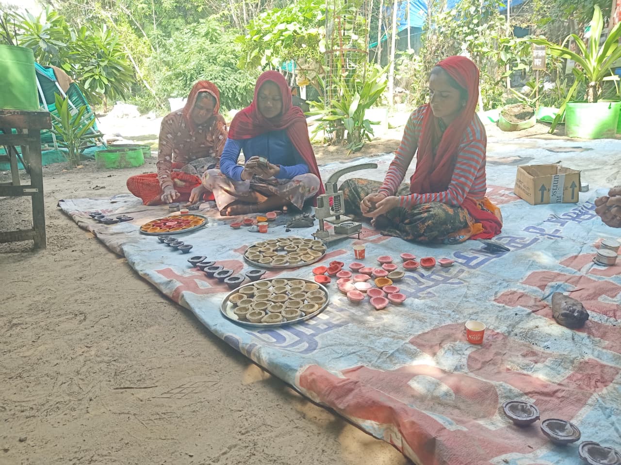 अयोध्या की दीपावली पर जगमगाएंगे जयपुर के गोमय दीपक