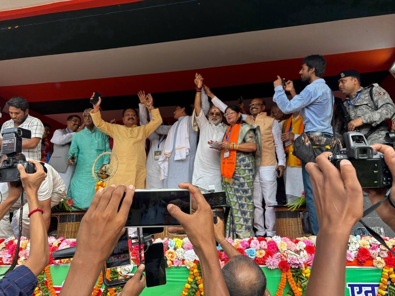 केंद्रीय मंत्री नित्यानंद राय ने नरपतगंज में भरा कार्यकर्ताओं में जोश, एकजुट होकर चुनाव लड़ने का किया आह्वान केंद्रीय मंत्री नित्यानंद राय ने नरपतगंज में भरा कार्यकर्ताओं में जोश, एकजुट होकर चुनाव लड़ने का किया आह्वान