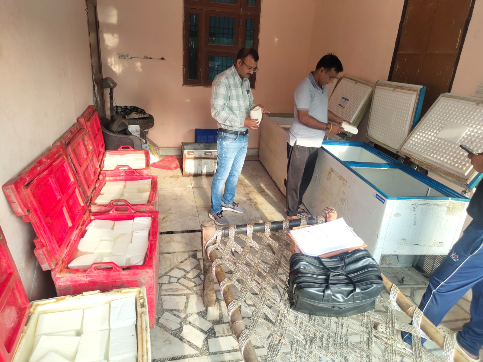 स्वास्थ्य विभाग टीम ने करवाया  800 किलो मिलावटी पनीर नष्ट
