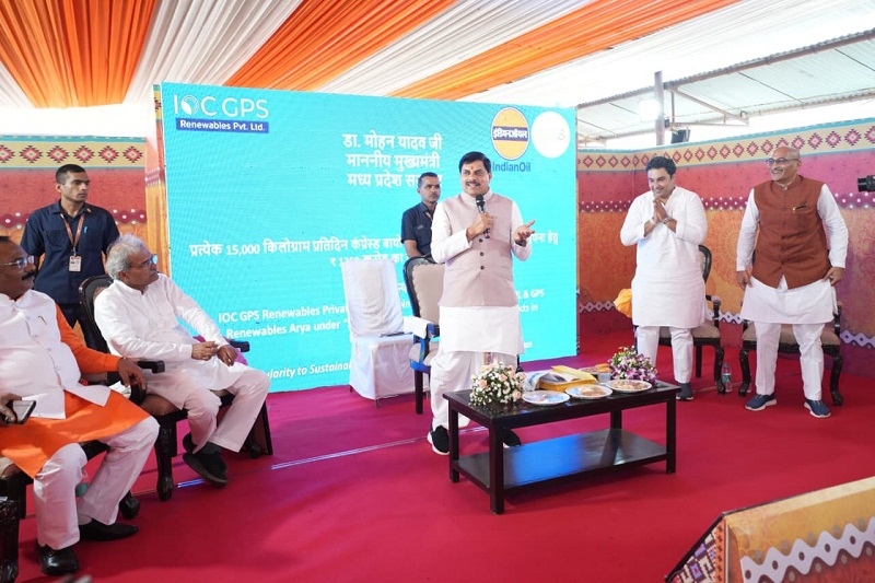 मुख्यमंत्री ने बनारस के उद्योगपतियों से किया संवाद मुख्यमंत्री ने बनारस के उद्योगपतियों से किया संवाद