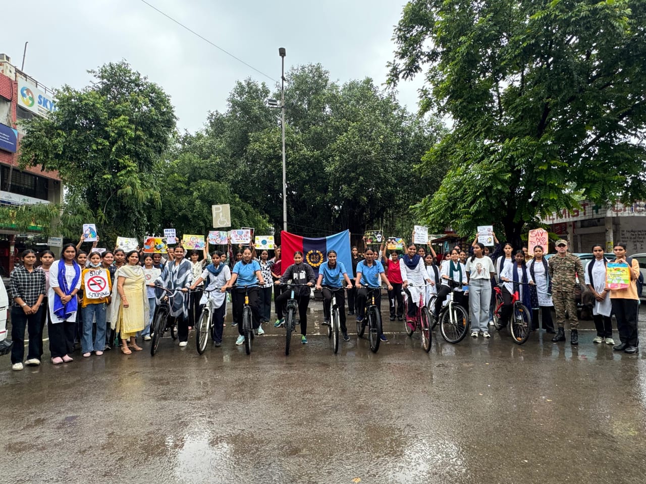 चंडीगढ़ में नशे के विरूद्ध जागरूकता के लिए साइकिल रैली निकालते एनसीसी कैडेट चंडीगढ़ में नशे के विरूद्ध जागरूकता के लिए साइकिल रैली निकालते एनसीसी कैडेट