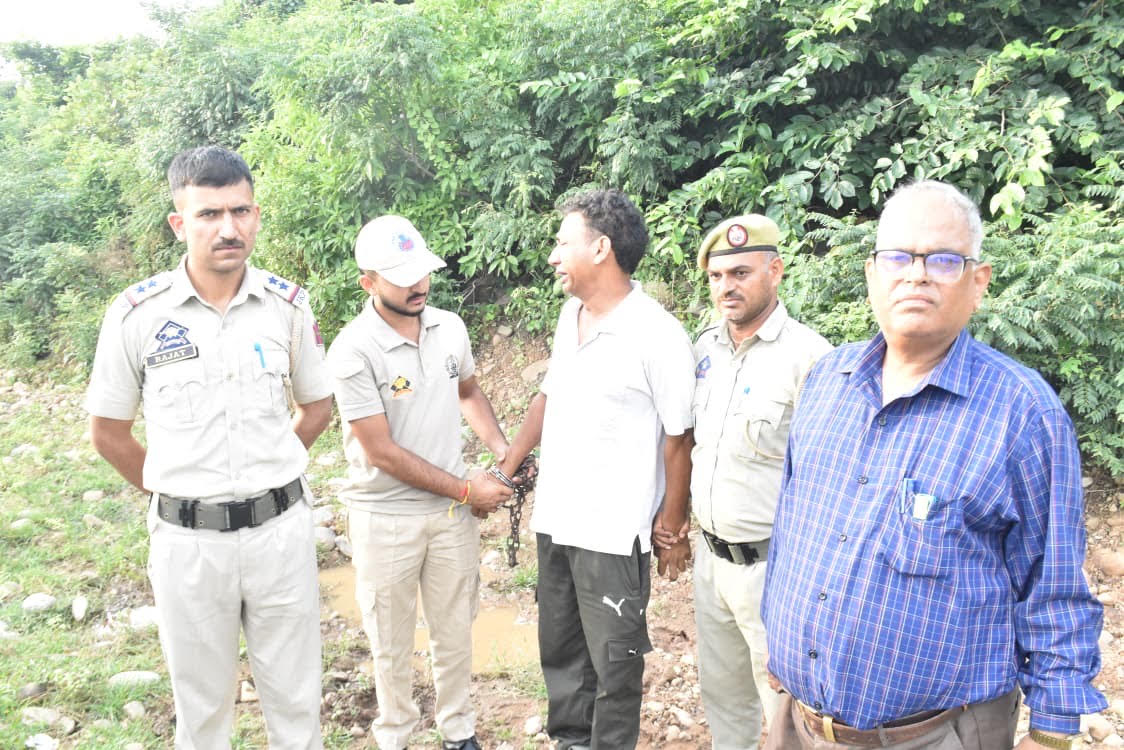 Notorious drug peddler, already involved in several criminal cases, arrested with heroin Notorious drug peddler, already involved in several criminal cases, arrested with heroin