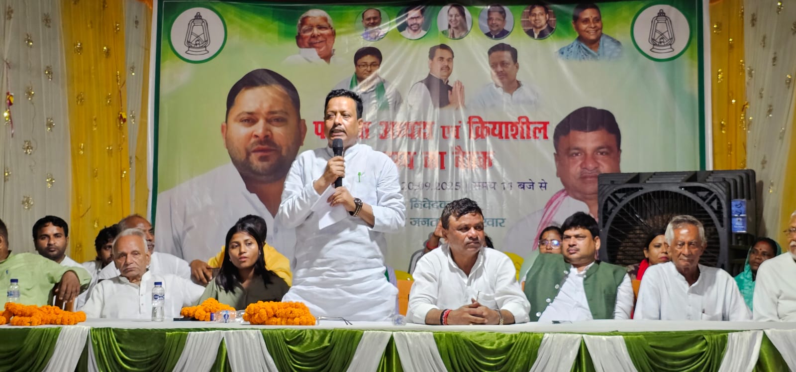 संबोधित करते चक्रपाणि हिमांशु संबोधित करते चक्रपाणि हिमांशु