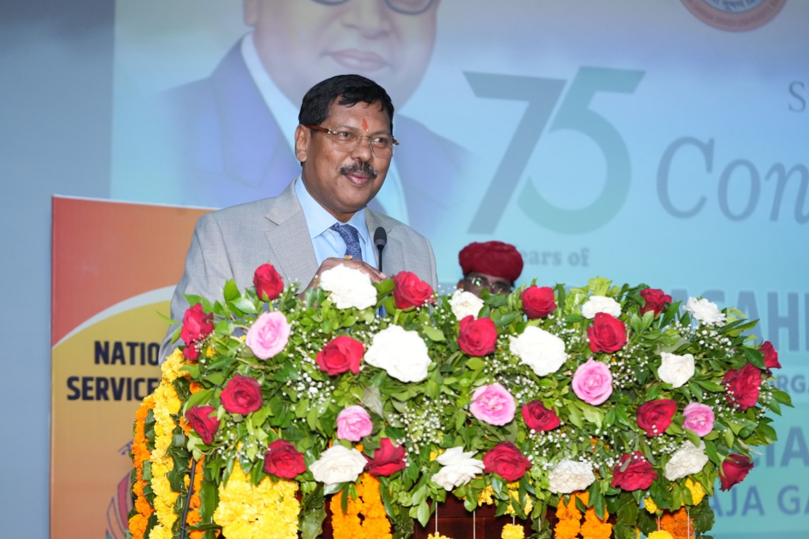 अनेक चुनौतियों के बावजूद हमारा भारत अखंड, एकजुट और मजबूत : मुख्य न्यायाधीश, उच्चतम न्यायालय बीआर गवई अनेक चुनौतियों के बावजूद हमारा भारत अखंड, एकजुट और मजबूत : मुख्य न्यायाधीश, उच्चतम न्यायालय बीआर गवई