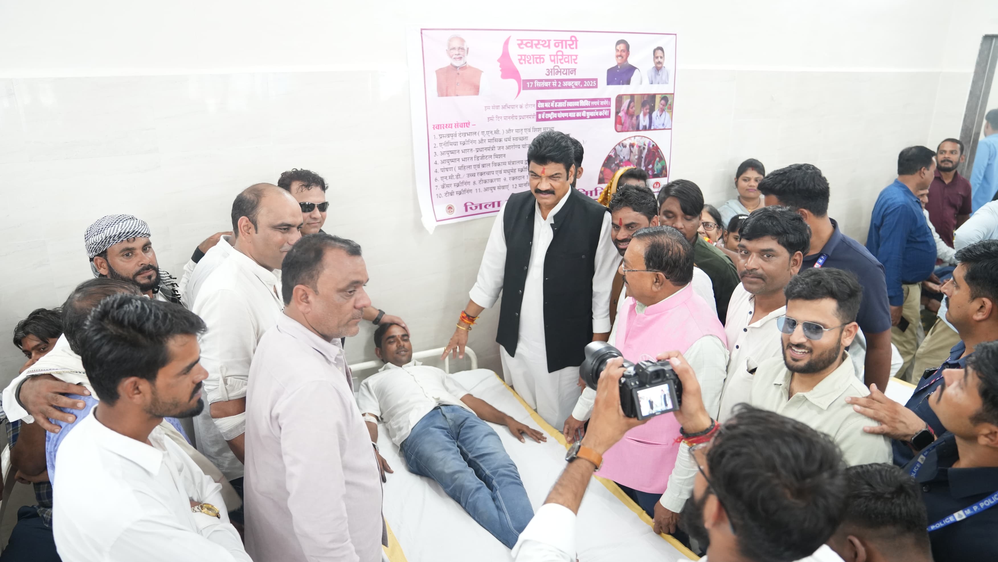 खाद्य मंत्री ने राहतगढ़ में सेवा पखवाड़े के तहत स्वास्थ्य, रक्तदान एवं स्वच्छता अभियान में की सहभागिता