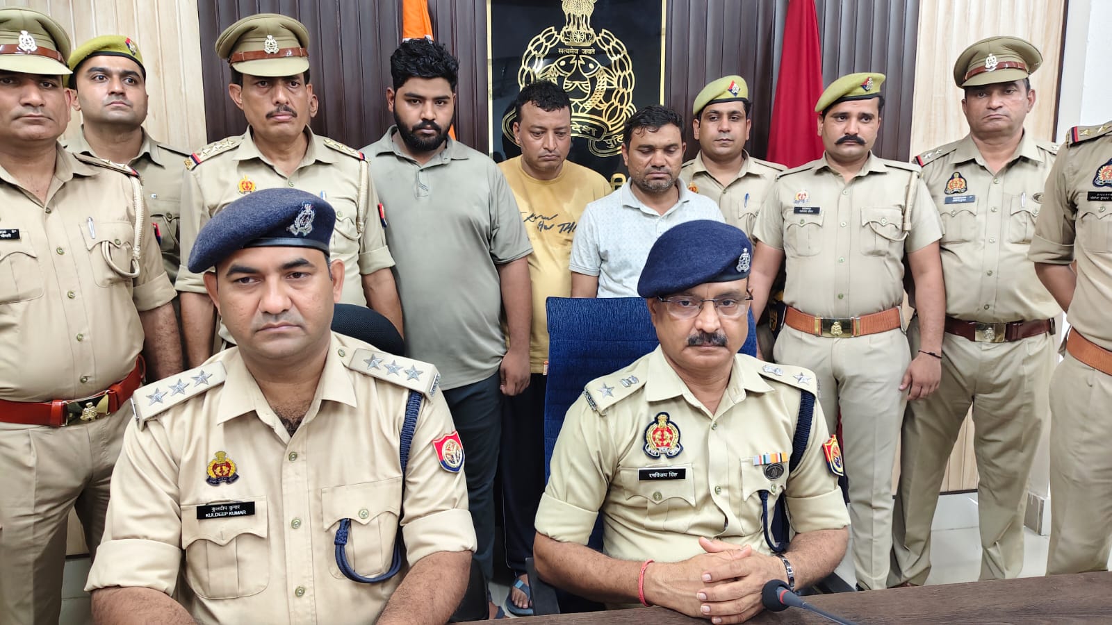 कार चोर गिरोह का खुलासा, करते एसपी सिटी व सीओ सिविल लाइन व पुलिस गिरफ्त हरियाणा व राजस्थान निवासी तीन आरोपित । कार चोर गिरोह का खुलासा, करते एसपी सिटी व सीओ सिविल लाइन व पुलिस गिरफ्त हरियाणा व राजस्थान निवासी तीन आरोपित ।