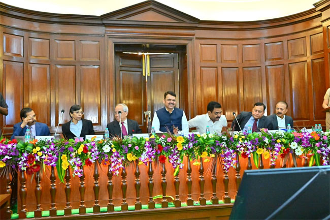 फोटो: मुंबई में भारतीय पुलिस फाउंडेशन के कार्यक्रम को संबोधित करते हुए मुख्यमंत्री देवेंद्र फडणवीस फोटो: मुंबई में भारतीय पुलिस फाउंडेशन के कार्यक्रम को संबोधित करते हुए मुख्यमंत्री देवेंद्र फडणवीस