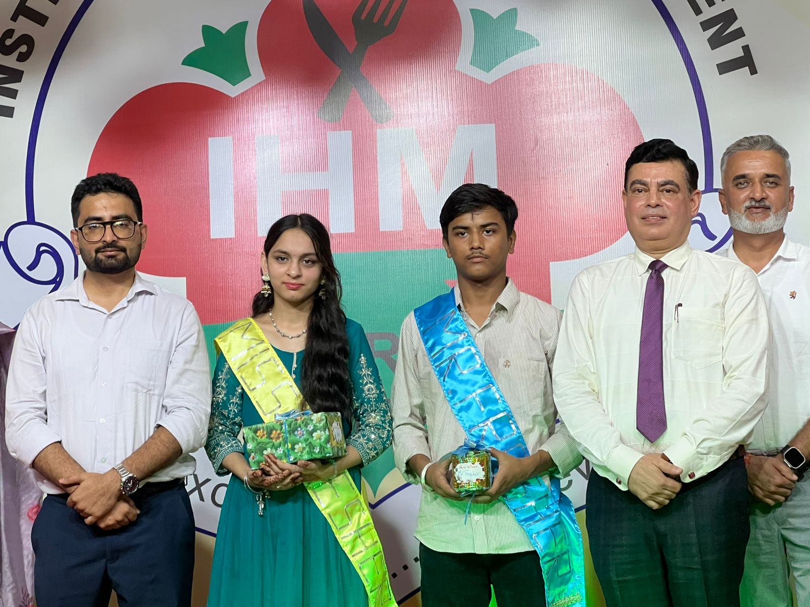 एडीसी अभिषेक गर्ग ने विद्यार्थियों से की परिश्रम के साथ आगे बढ़ने की अपील